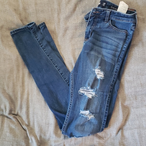 🌸2/$40🌸 Hollister jeans size3L - Picture 1 of 4